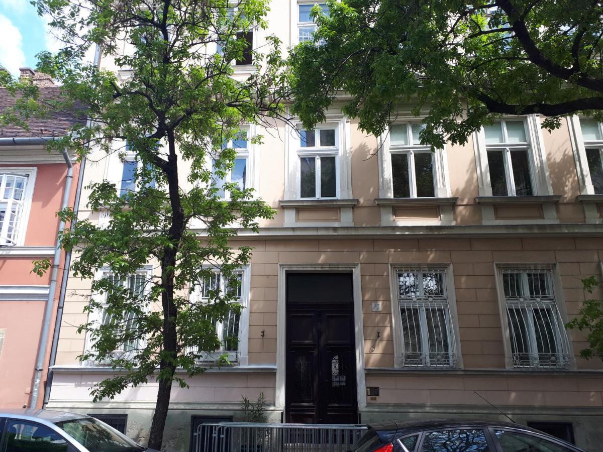 Gizella Apartman Budapest Exteriör bild